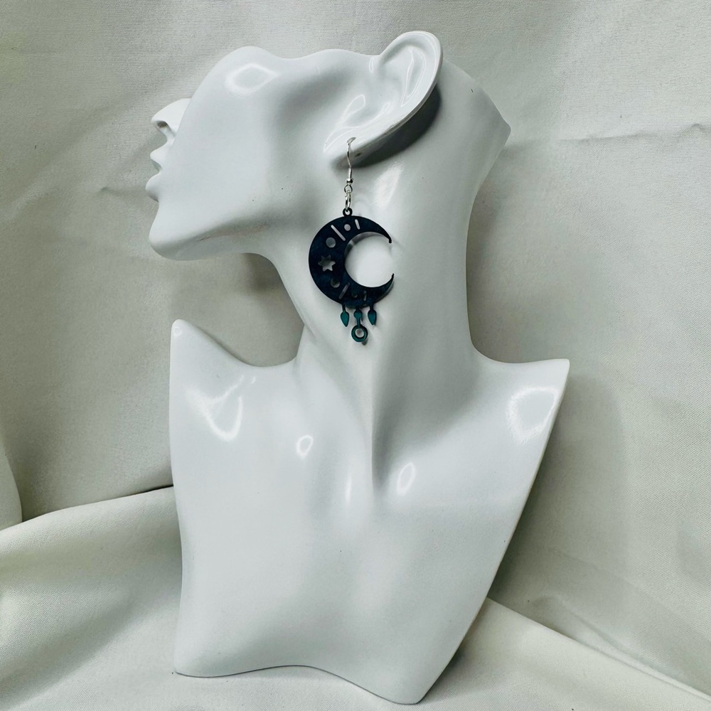 Hand dyed leather earrings moon with star cutout in blues and teal - Picture 3 of 5